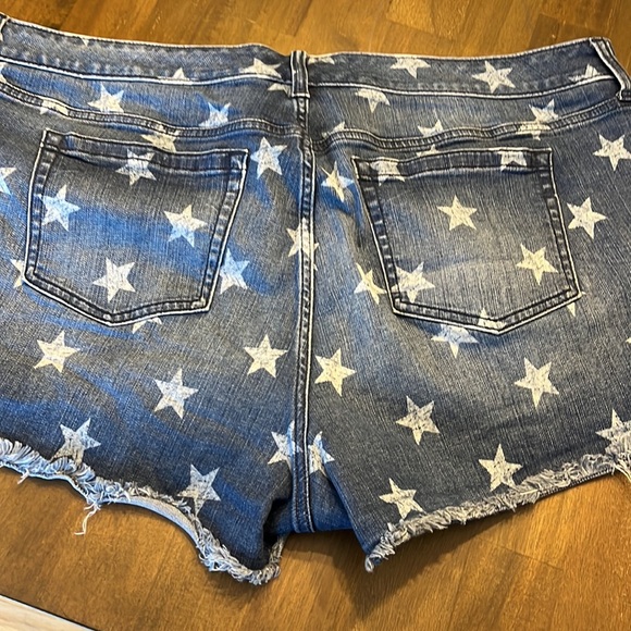 Torrid 22 Fourth of July 🇺🇸 Patriotic Star denim shorts Memorial Day Summer - Picture 5 of 6